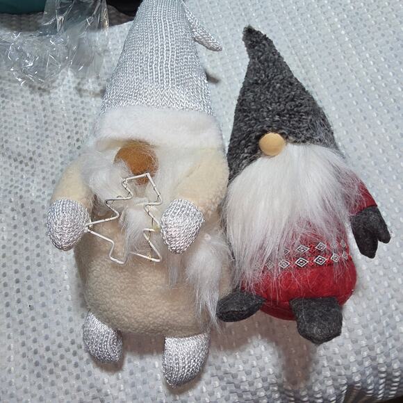 CHRISTMAS PLUSH SET OF 2 CHRISTMAS GMOMES SHELF SITTERS STUFFED - Picture 3 of 6